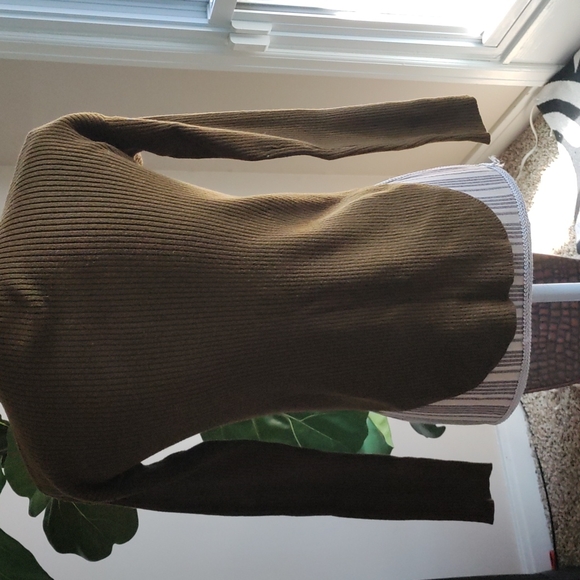 ✰ Express | Ribbed Olive Tee. - Picture 4 of 4